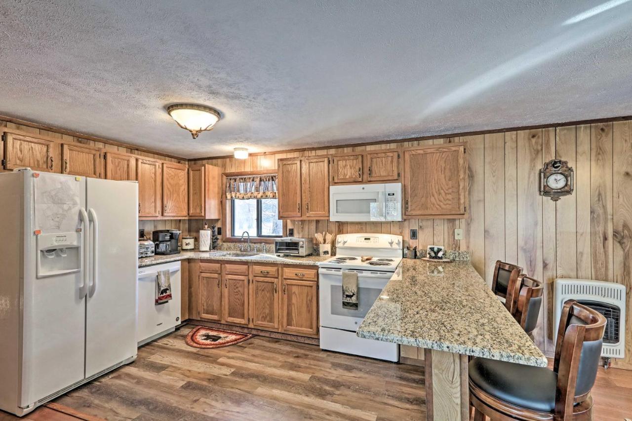 Bear Den Rustic Pocono Lake Home With Game Room! Exterior foto